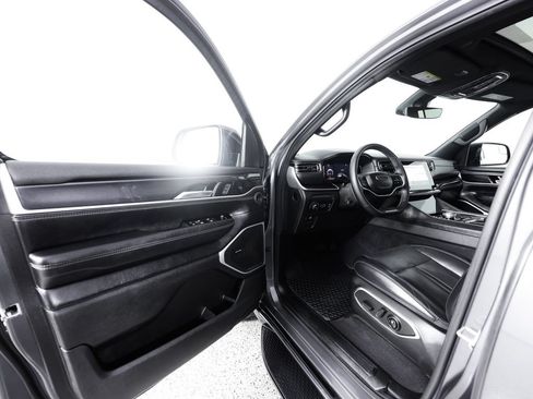 Used 2023 Jeep Wagoneer 4WD w/ Premium Group I image 26