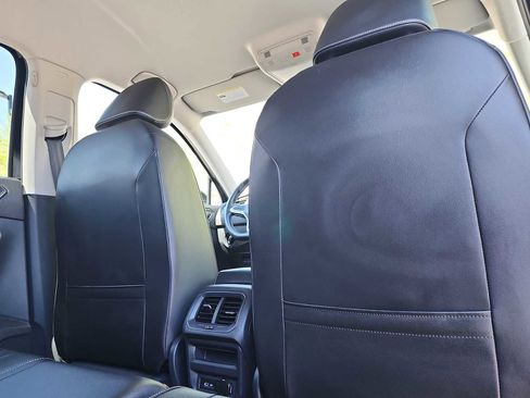 Used 2024 Volkswagen Tiguan SE image 16