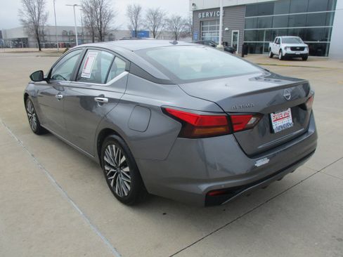 Used 2025 Nissan Altima 2.5 SV image 4