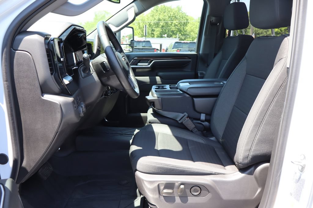 Used 2024 Chevrolet Silverado 3500 LT w/ All Star Edition AWD/4WD image 4