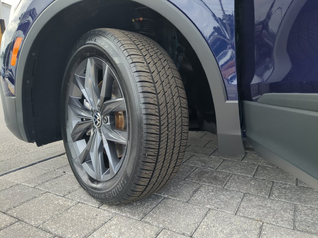 Certified 2023 Volkswagen Tiguan SE FWD image 35