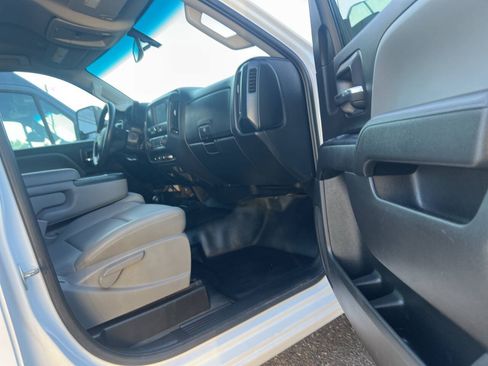Used 2018 Chevrolet Silverado 2500 W/T w/ WT Convenience Package AWD/4WD image 19