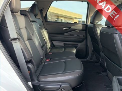 Used 2023 Nissan Pathfinder SL image 10