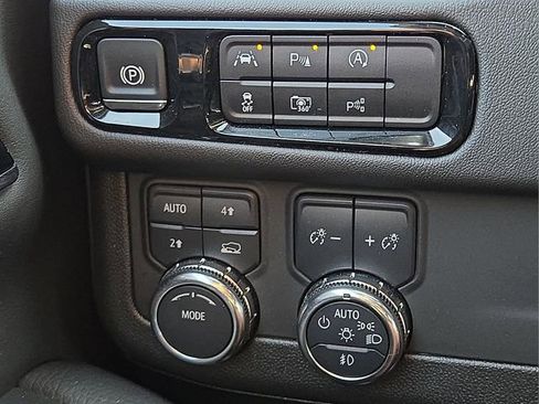 Used 2025 GMC Yukon Denali image 26