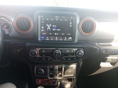 Used 2021 Jeep Gladiator Mojave w/ Safety Group image 17