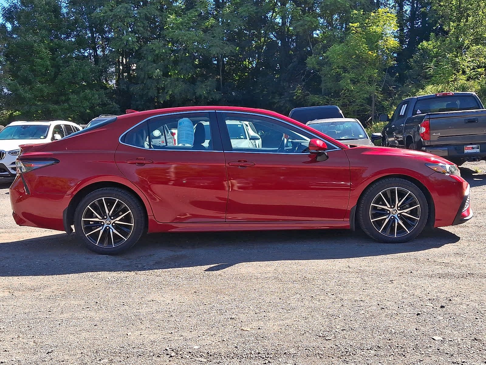 Used 2022 Toyota Camry SE w/ Cold Weather Package FWD image 5