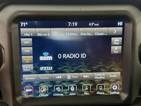 Used 2022 Jeep Gladiator Sport image 15