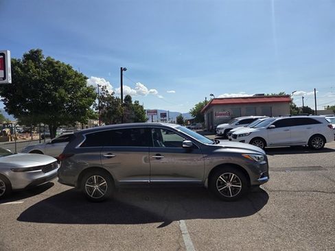 Used 2019 INFINITI QX60 Luxe w/ Essential Package AWD/4WD image 3