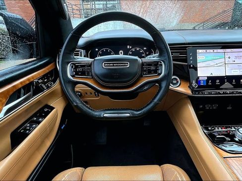 Used 2023 Jeep Grand Wagoneer Series III AWD/4WD image 7