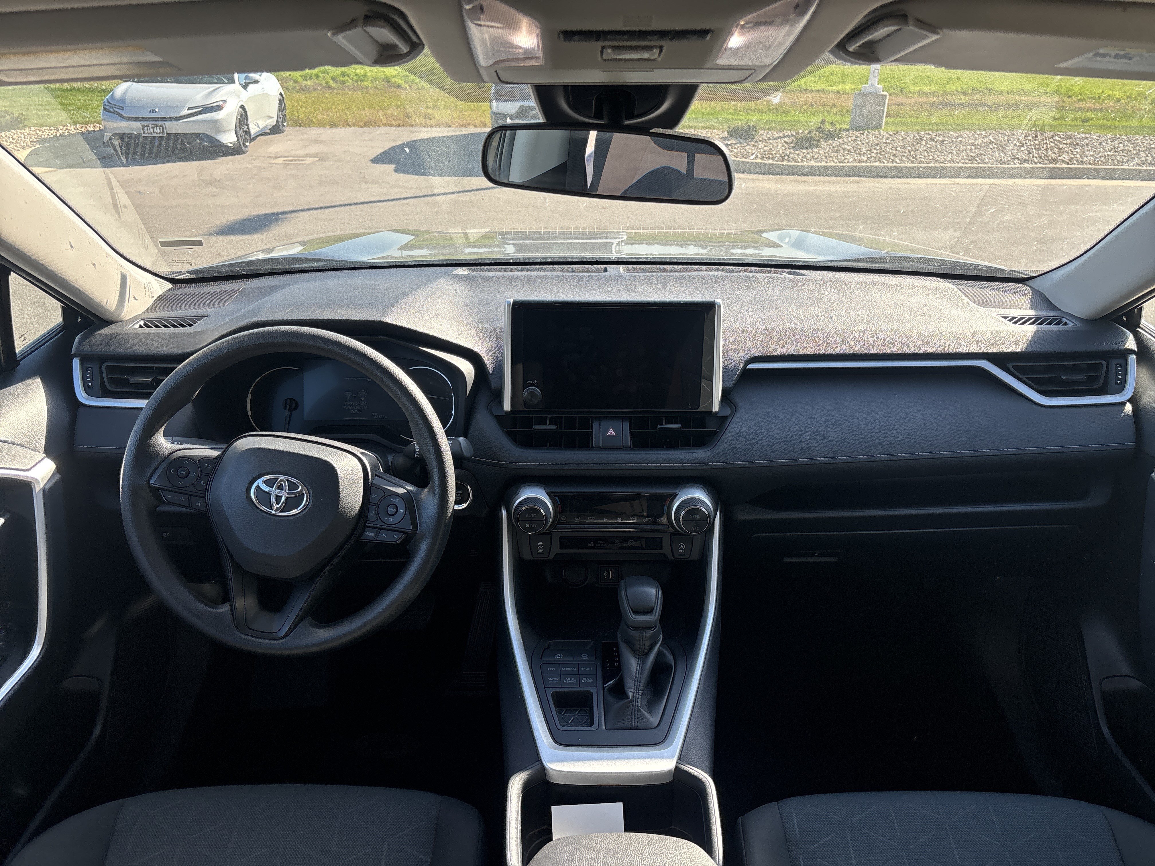 Used 2025 Toyota RAV4 XLE AWD/4WD image 11