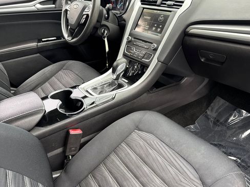 Used 2016 Ford Fusion SE image 29
