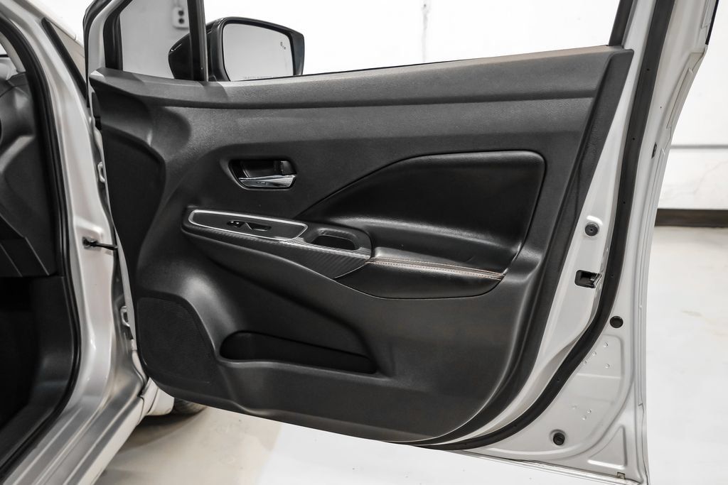 Used 2020 Nissan Versa SR FWD image 39