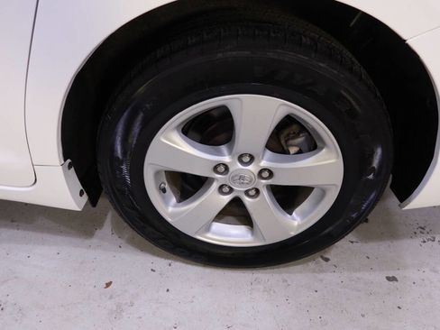 Used 2015 Toyota Sienna LE image 32