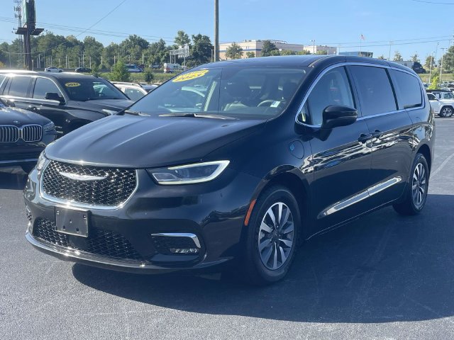 Used 2023 Chrysler Pacifica Touring-L FWD image 3