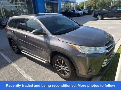 Used 2017 Toyota Highlander XLE w/ Protection Package #3 AWD/4WD image 2