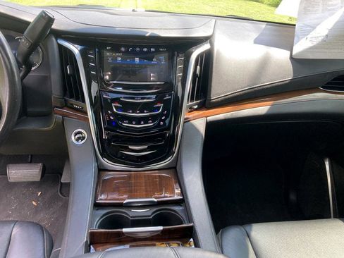 Used 2019 Cadillac Escalade Premium Luxury image 16