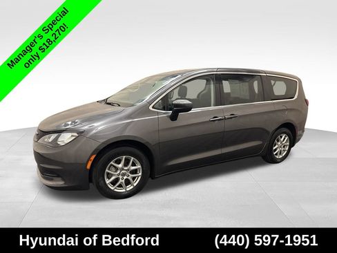 Used 2023 Chrysler Voyager LX FWD image 9