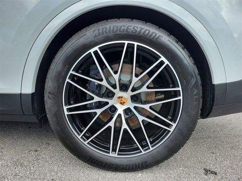 Used 2025 Porsche Cayenne E-Hybrid image 14