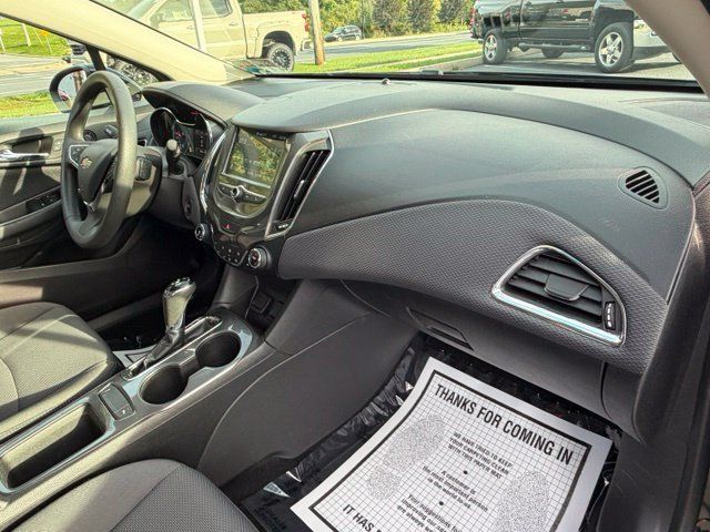 Used 2018 Chevrolet Cruze LT w/ Convenience Package FWD image 35