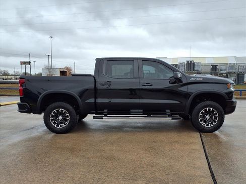 Used 2024 Chevrolet Silverado 1500 ZR2 image 8