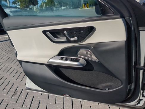 Used 2025 Mercedes-Benz E 350 4MATIC Sedan image 32