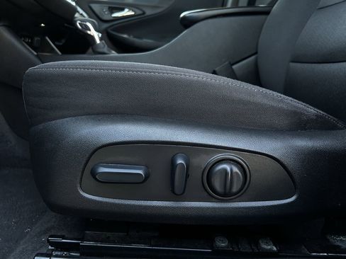 Used 2024 Chevrolet Malibu LT FWD image 24