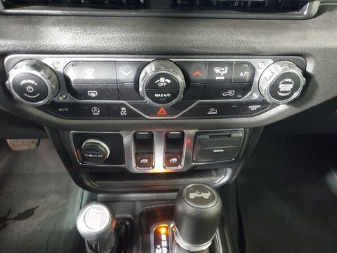 Used 2025 Jeep Wrangler Sport image 20