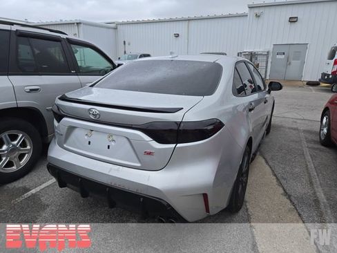 Used 2024 Toyota Corolla SE image 3