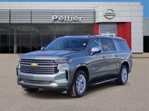 Used 2023 Chevrolet Suburban Premier image 3