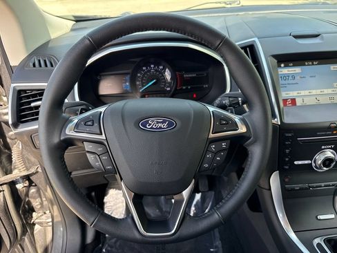 Used 2018 Ford Edge Titanium FWD image 15