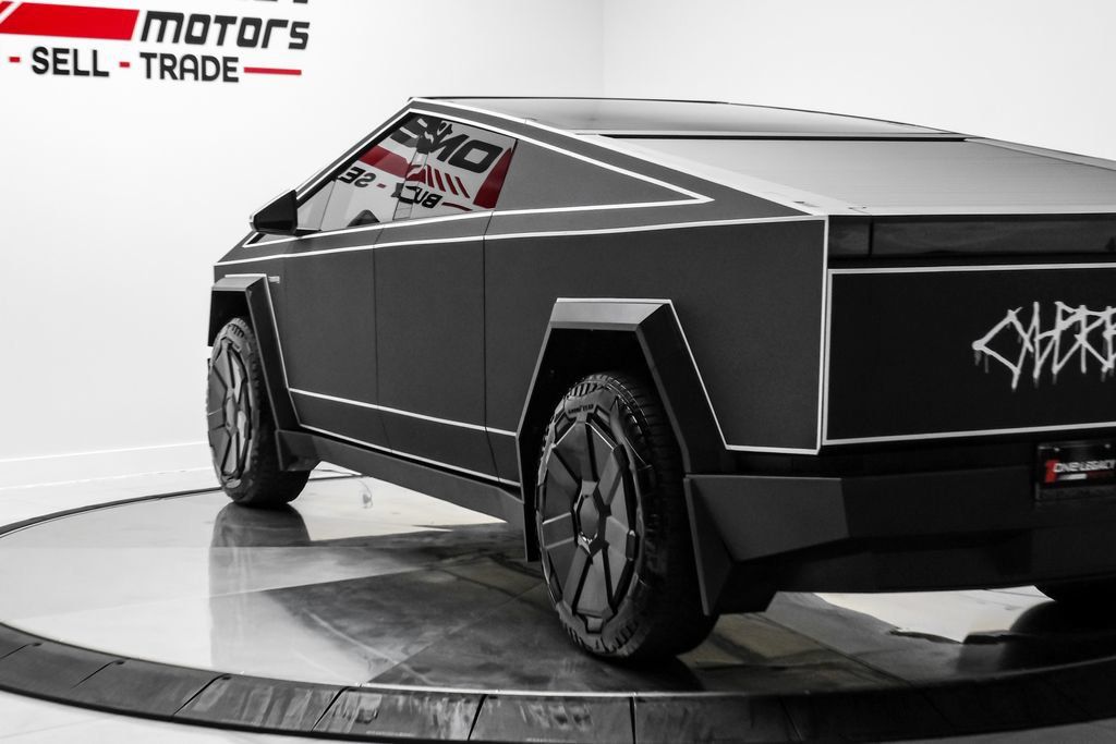 Used 2024 Tesla Cybertruck Cyberbeast AWD/4WD image 15