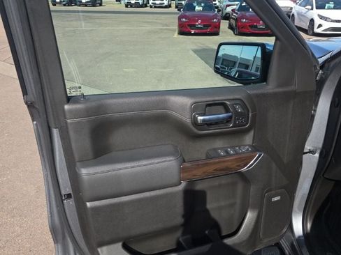 Used 2022 GMC Sierra 1500 SLT w/ SLT Premium Plus Package AWD/4WD image 11