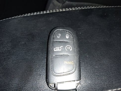 Used 2021 Jeep Cherokee Limited image 32