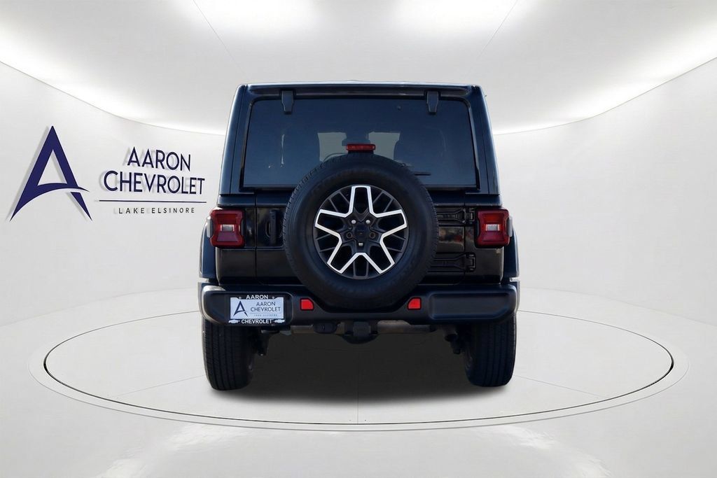 Used 2024 Jeep Wrangler Unlimited Sahara AWD/4WD image 5