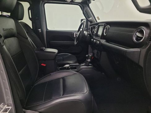 Used 2018 Jeep Wrangler Unlimited Sahara w/ Dual Top Group AWD/4WD image 21