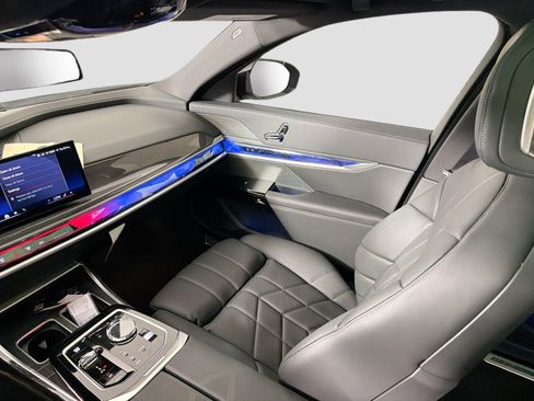 New 2026 BMW 740i xDrive w/ Executive Package image 25
