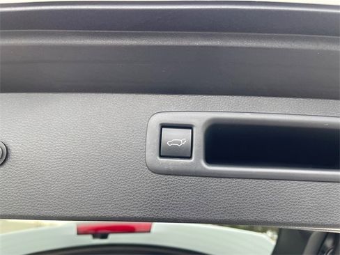 Used 2023 Toyota Highlander XLE image 20