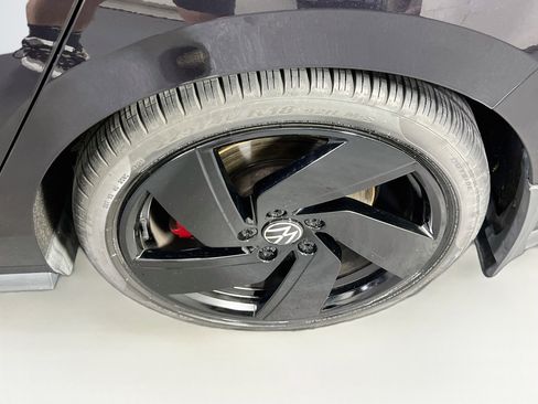 Used 2022 Volkswagen GTI SE w/ SE Leather Package image 31