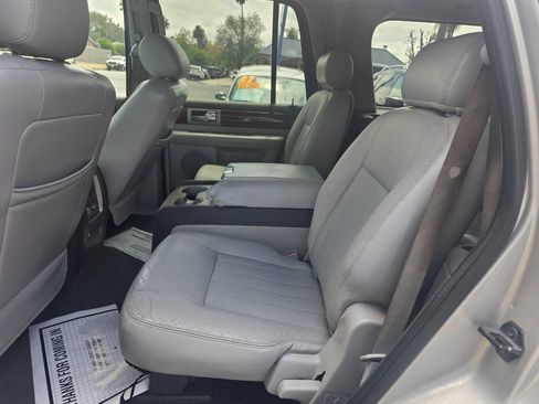 Used 2004 Lincoln Navigator Luxury AWD/4WD image 11