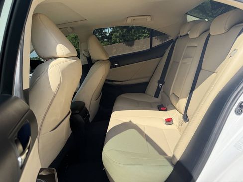 Used 2016 Lexus IS 200t RWD image 8