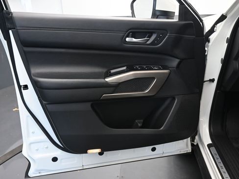 Used 2022 Nissan Pathfinder Platinum w/ Cargo Package image 27