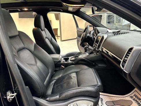 Used 2014 Porsche Cayenne S image 43