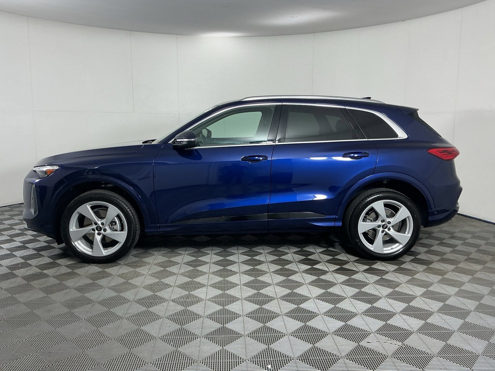 Used 2025 Audi Q5 Premium w/ Premium Plus AWD/4WD image 5