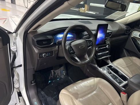 Used 2022 Ford Explorer Platinum w/ Equipment Group 601A image 13