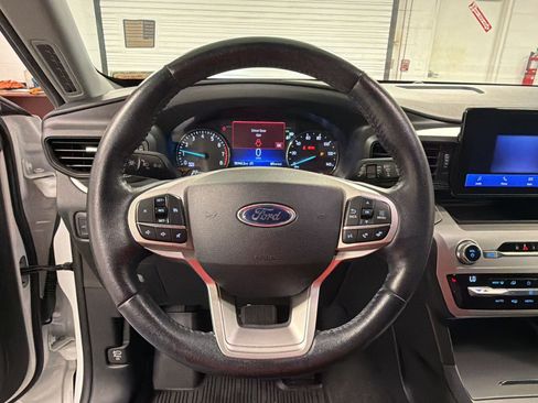 Used 2021 Ford Explorer XLT RWD image 9