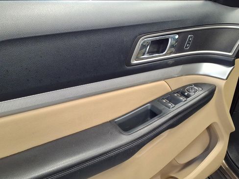 Used 2016 Ford Explorer XLT w/ Equipment Group 202A image 8