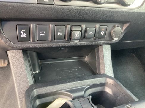 Used 2023 Toyota Tacoma TRD Off-Road w/ Technology Package image 38