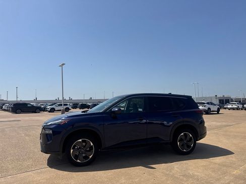 Certified 2025 Nissan Rogue SV FWD image 11