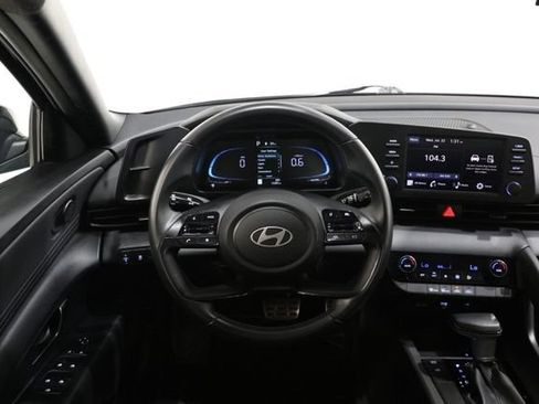 Used 2025 Hyundai Elantra Sport FWD image 13