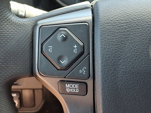 Used 2017 Toyota Tacoma TRD Off-Road w/ Tow Package (A/T) AWD/4WD image 21